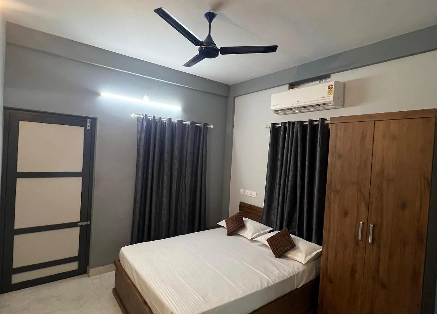 Castle Apartment Kochi Guest house